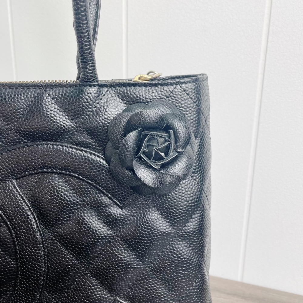 Camellia Flower Vegan Leather Magnetic Bag Charm - Picture 5 of 9
